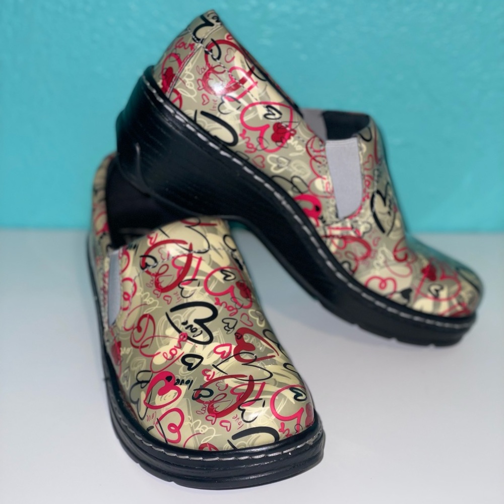 Klogs Footwear Love And Hearts Professional Slip Resistant Nurse Clogs Size 7.5